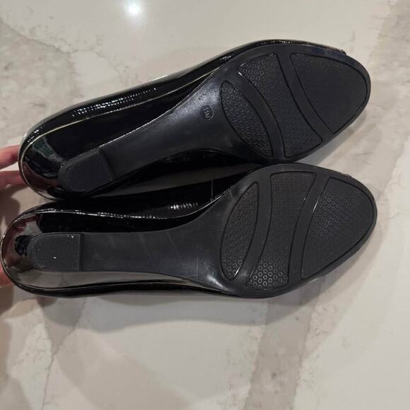 Alfani Step n Flex Peep Toe Patent Wedge Pump Heels Women's 11M Black/Gold Trim - Picture 9 of 9